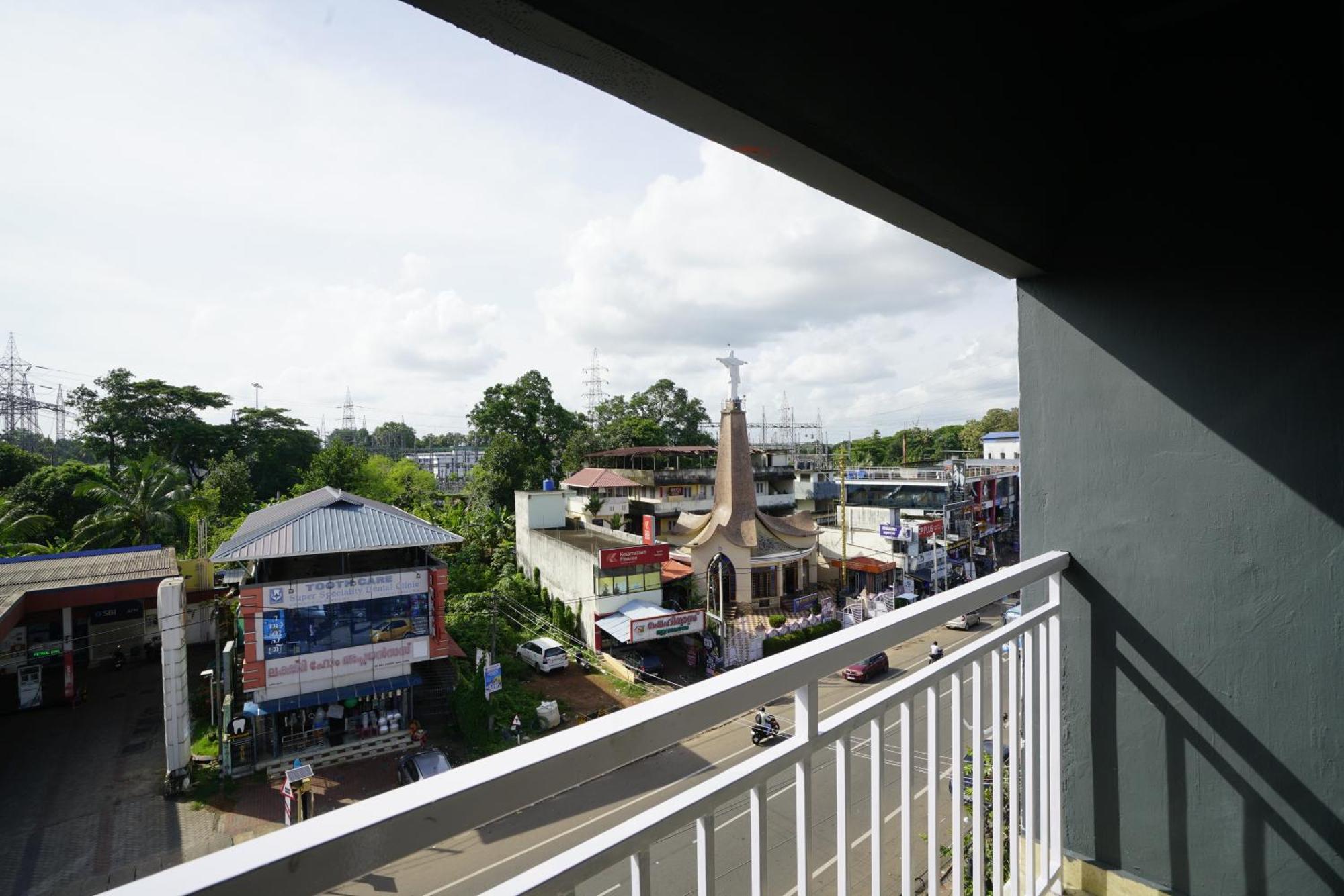 Quilon Residency Kundara Hotel Perumanseri Екстериор снимка