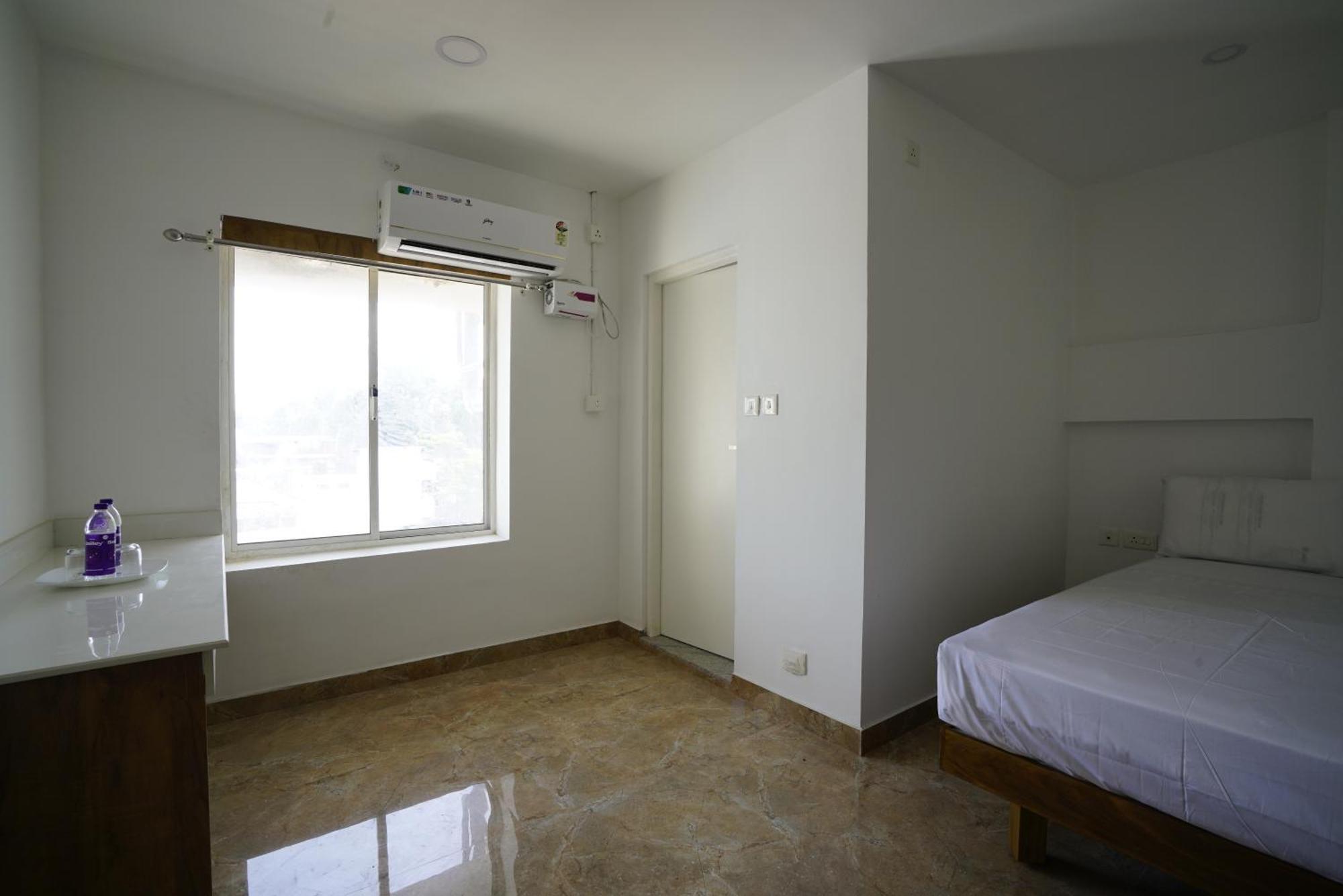 Quilon Residency Kundara Hotel Perumanseri Екстериор снимка